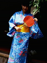 Slut models kimono